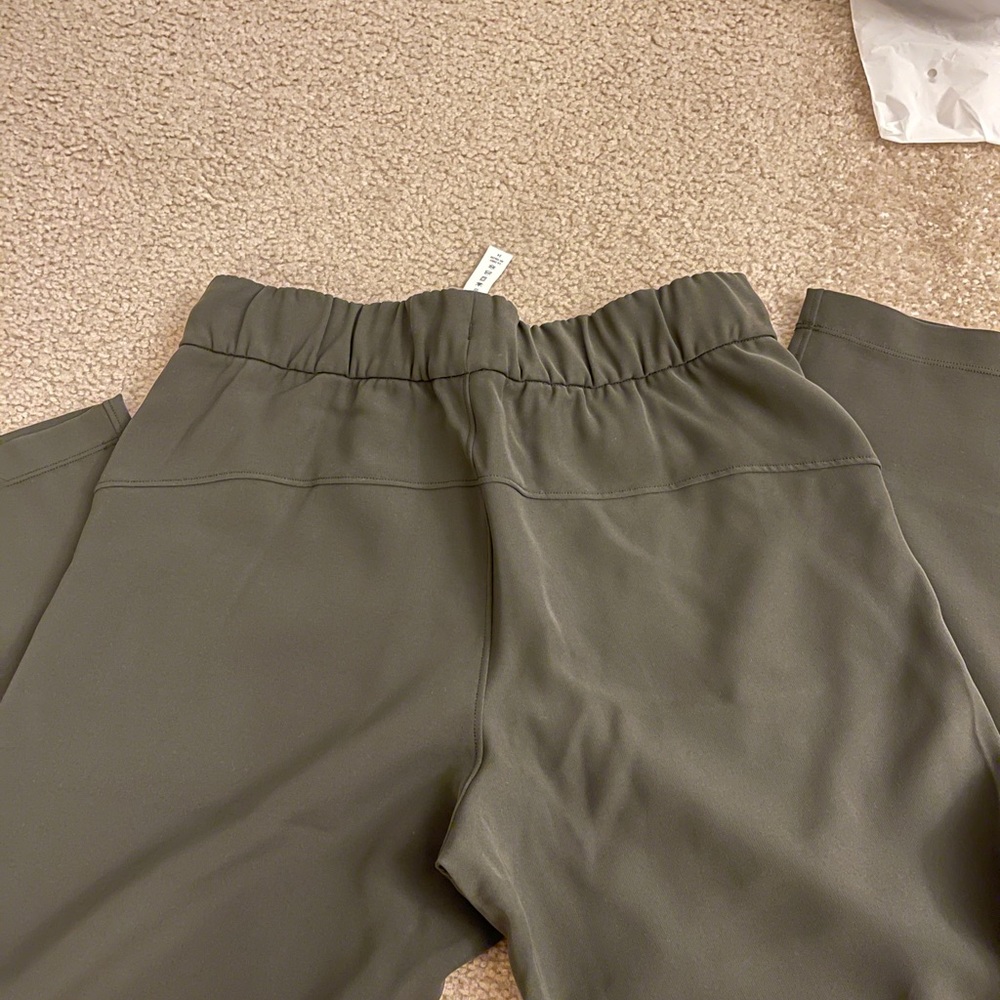 Lululemon green capris - Picture 2 of 3